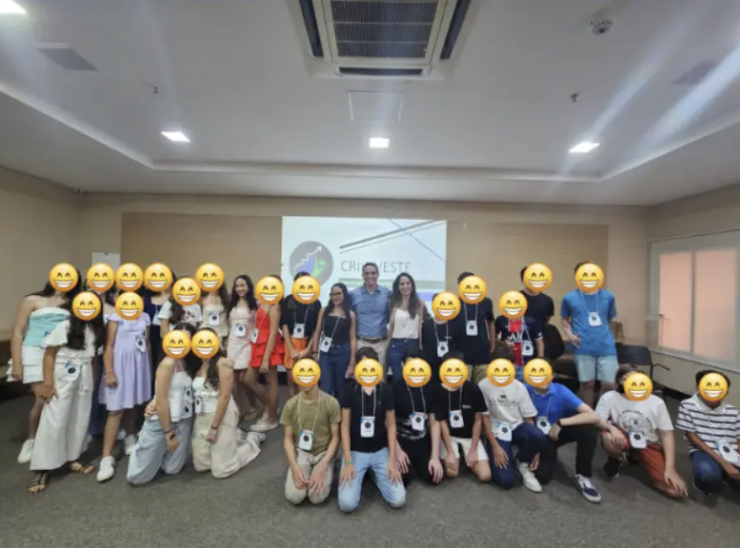 Segunda turma presencial do CRIINVESTE em foto oficial de encerramento